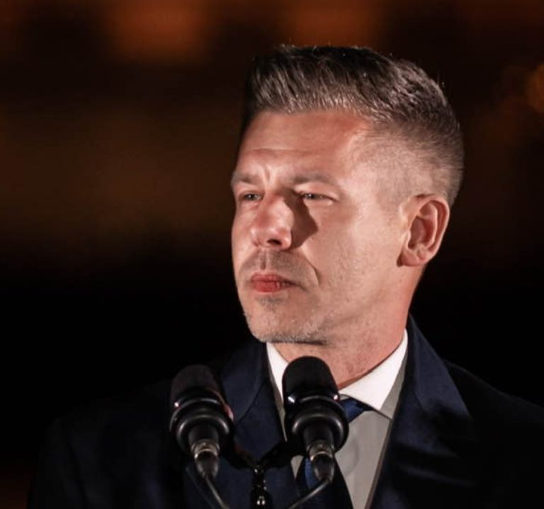 Magyar Péter bejelentette: marad a védett ár az üzemanyagoknál!